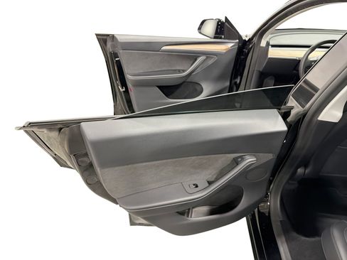 Certified 2023 Tesla Model Y Long Range AWD/4WD image 10