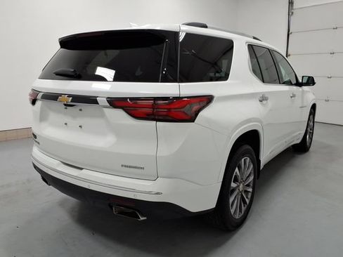 Used 2023 Chevrolet Traverse Premier FWD image 3