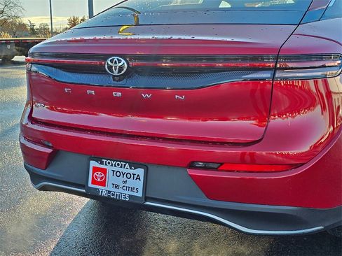 Used 2023 Toyota Crown XLE image 13