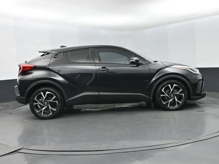 Used 2022 Toyota C-HR XLE FWD image 4