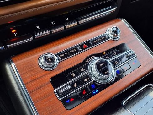 Certified 2023 Lincoln Aviator Reserve w/ Equipment Group 201A RWD image 11