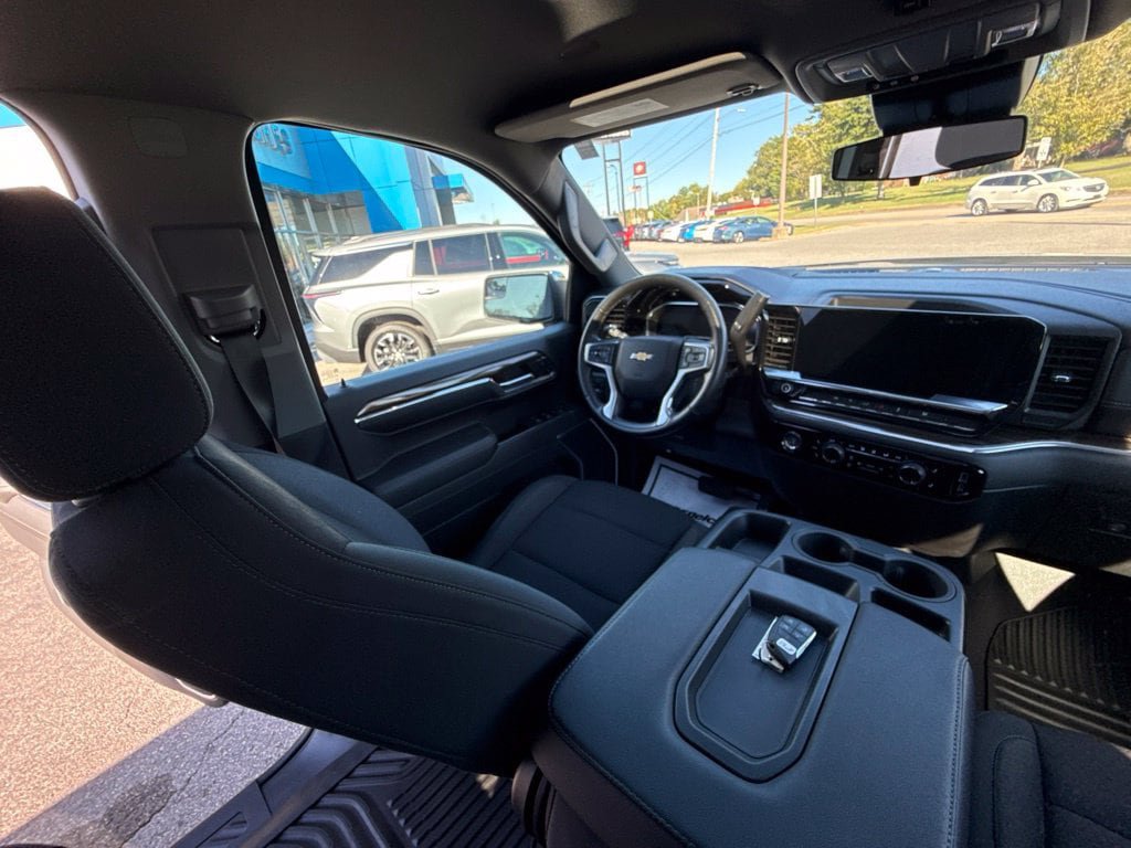 Used 2024 Chevrolet Silverado 1500 LT AWD/4WD image 15