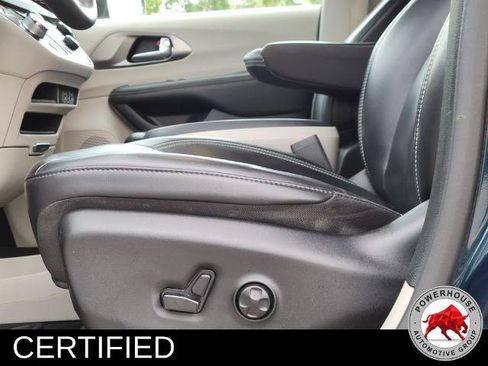 Used 2023 Chrysler Pacifica Touring-L FWD image 25