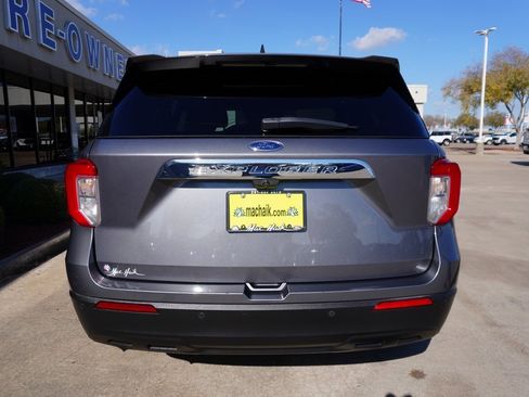 Certified 2021 Ford Explorer 2WD image 3