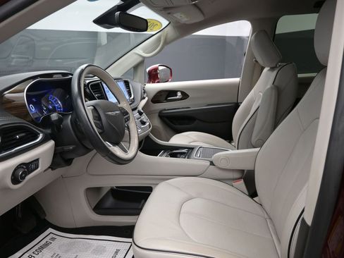 Used 2021 Chrysler Pacifica Limited w/ Premium & Safety Sphere Group image 12