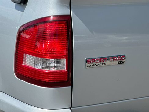 Used 2010 Ford Explorer Sport Trac XLT RWD image 29