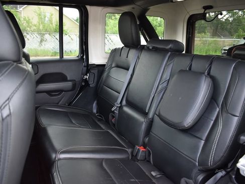 Used 2022 Jeep Wrangler Unlimited Sahara w/ Cold Weather Group AWD/4WD image 8