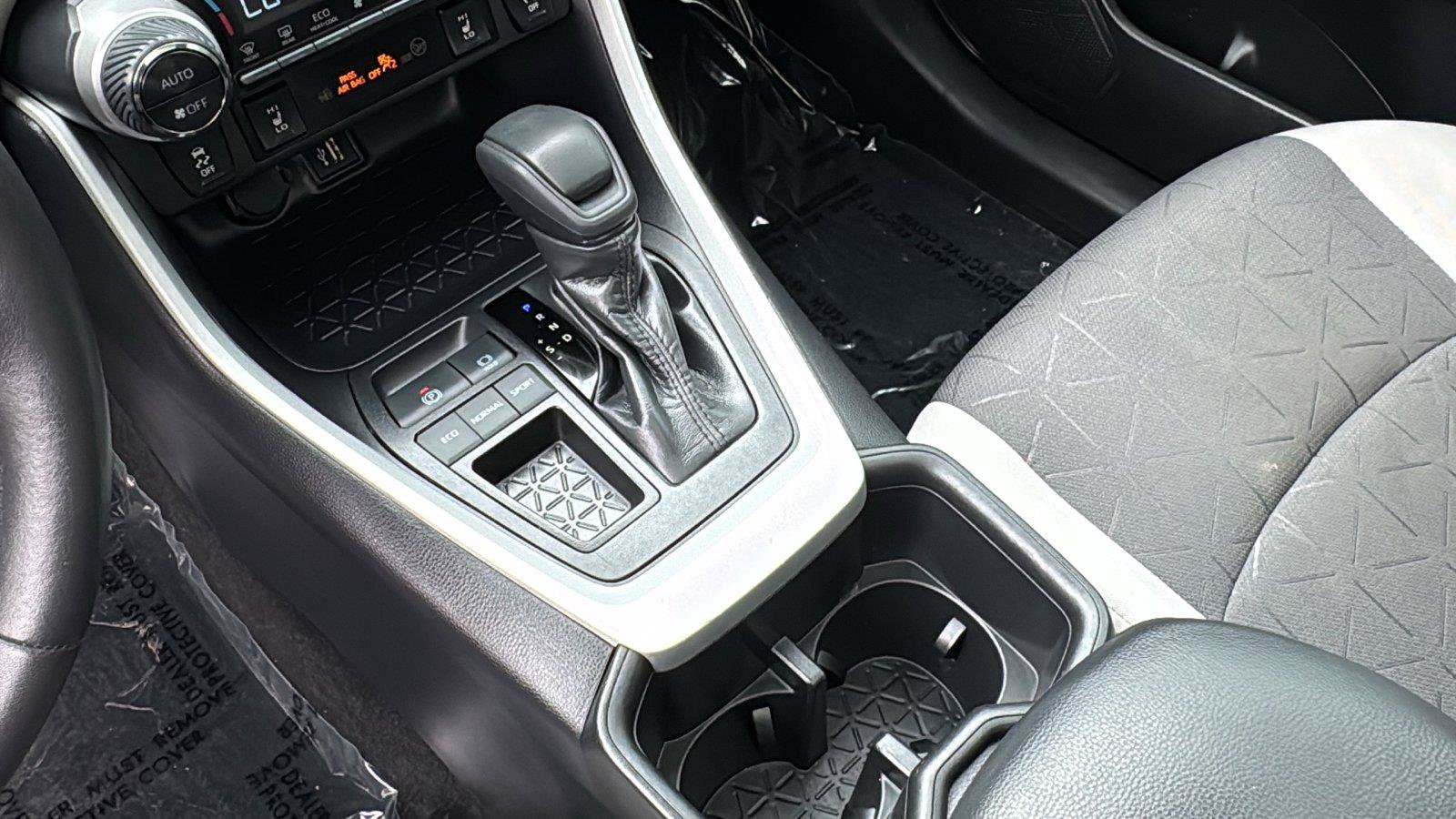 Used 2025 Toyota RAV4 XLE w/ Convenience Package FWD image 24