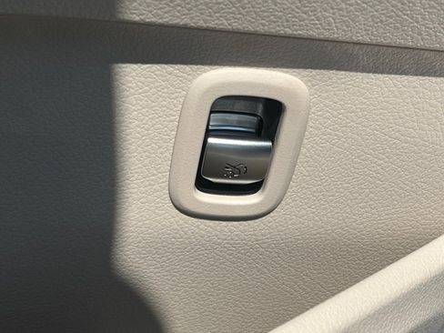 New 2026 Mercedes-Benz C 300 4MATIC Sedan image 36