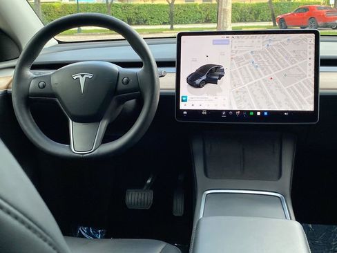 Used 2024 Tesla Model Y Long Range image 23