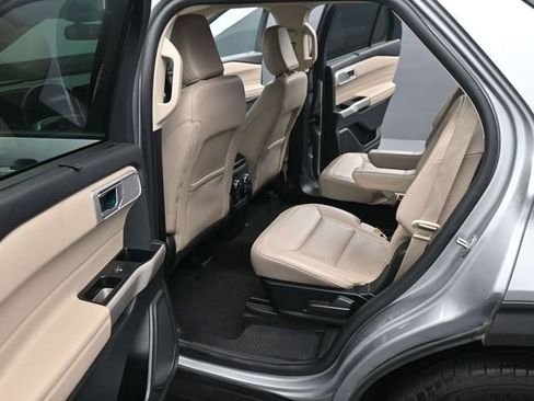 Used 2023 Ford Explorer Limited w/ Equipment Group 301A RWD image 16