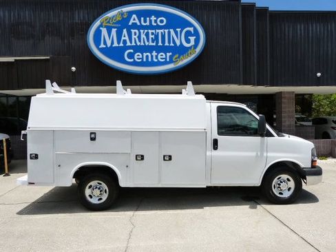 Used 2015 Chevrolet Express 3500 RWD image 4