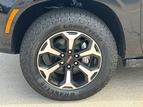 New 2026 GMC Yukon XL AT4 w/ AT4 Premium Plus Package AWD/4WD image 18