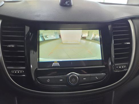 Used 2019 Chevrolet Trax LT w/ LT Convenience Package FWD image 33
