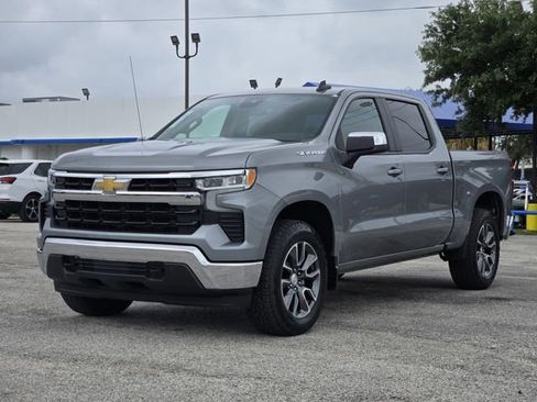 Used 2023 Chevrolet Silverado 1500 LT AWD/4WD image 3