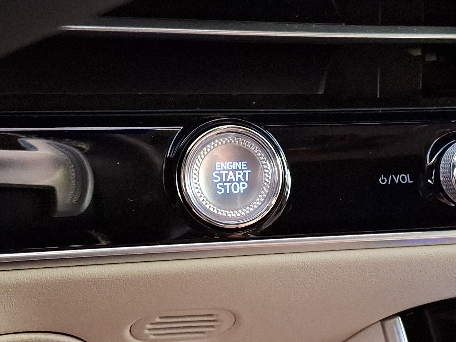 Certified 2026 Genesis GV70 2.5T Advanced AWD/4WD image 26