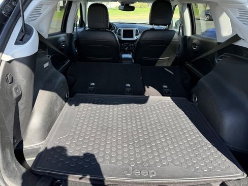 Used 2018 Jeep Compass Latitude w/ Popular Equipment Group AWD/4WD image 16