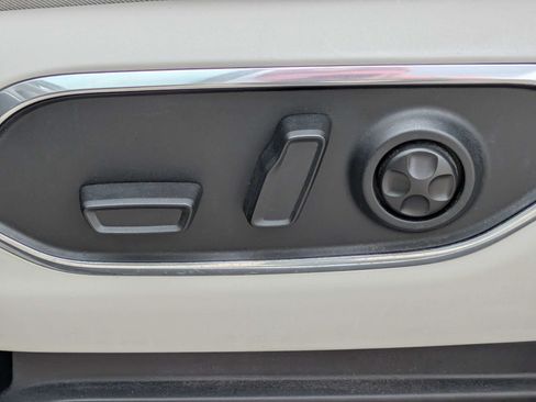 Used 2024 Jeep Wagoneer L Series III w/ Flexible Seating Group AWD/4WD image 23