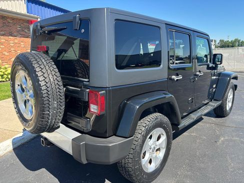 Used 2013 Jeep Wrangler Unlimited Sahara w/ Connectivity Group AWD/4WD image 3