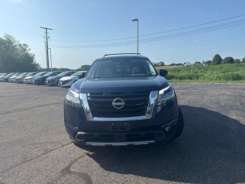 Certified 2024 Nissan Pathfinder SL w/ SL Premium Package AWD/4WD image 8