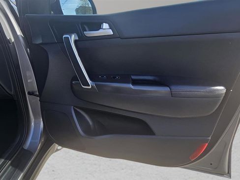 Used 2017 Kia Sportage LX image 23