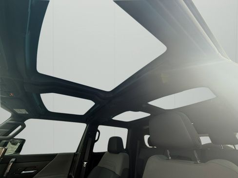 Used 2024 GMC Hummer EV 3X w/ LPO, Cargo Utility Package image 10