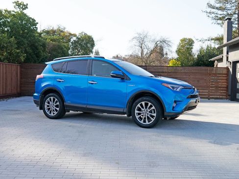 Used 2018 Toyota RAV4 Limited image 1