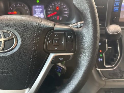 Used 2017 Toyota Sienna LE image 21