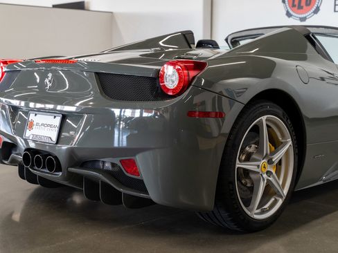 Used 2012 Ferrari 458 Spider RWD image 16