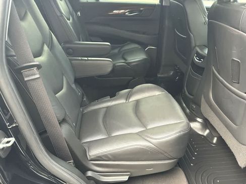 Used 2020 Cadillac Escalade Luxury AWD/4WD image 14