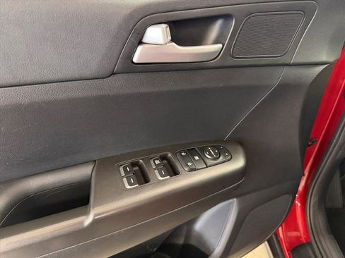 Used 2020 Kia Sportage LX image 12