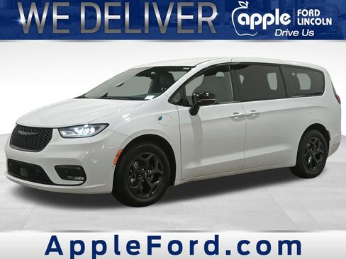 Used 2024 Chrysler Pacifica Limited FWD image 9