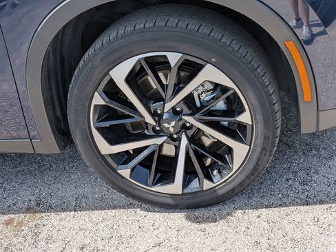Used 2023 Mitsubishi Outlander SE AWD/4WD image 11