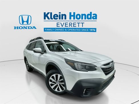 Used 2022 Subaru Outback Premium image 1