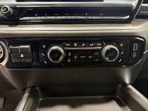 Used 2025 Chevrolet Silverado 2500 LTZ w/ LTZ Convenience Package image 15