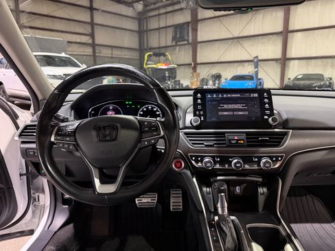 Used 2018 Honda Accord Touring image 29