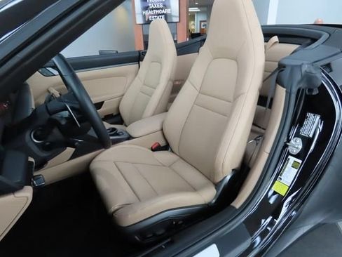 Used 2022 Porsche 911 Carrera 4 AWD/4WD image 32