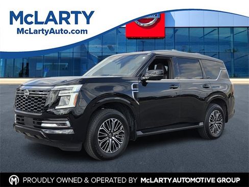 Used 2025 Nissan Armada Platinum image 1