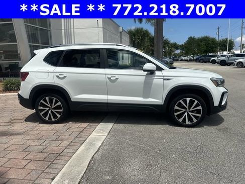 Certified 2024 Volkswagen Taos SE FWD image 6