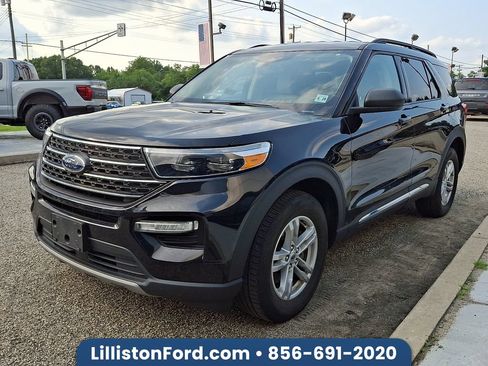 Used 2023 Ford Explorer XLT w/ Equipment Group 202A AWD/4WD image 1