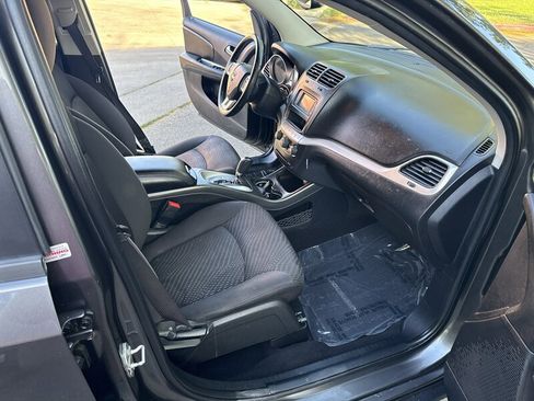 Used 2017 Dodge Journey SE w/ Flexible Seating Group FWD image 23