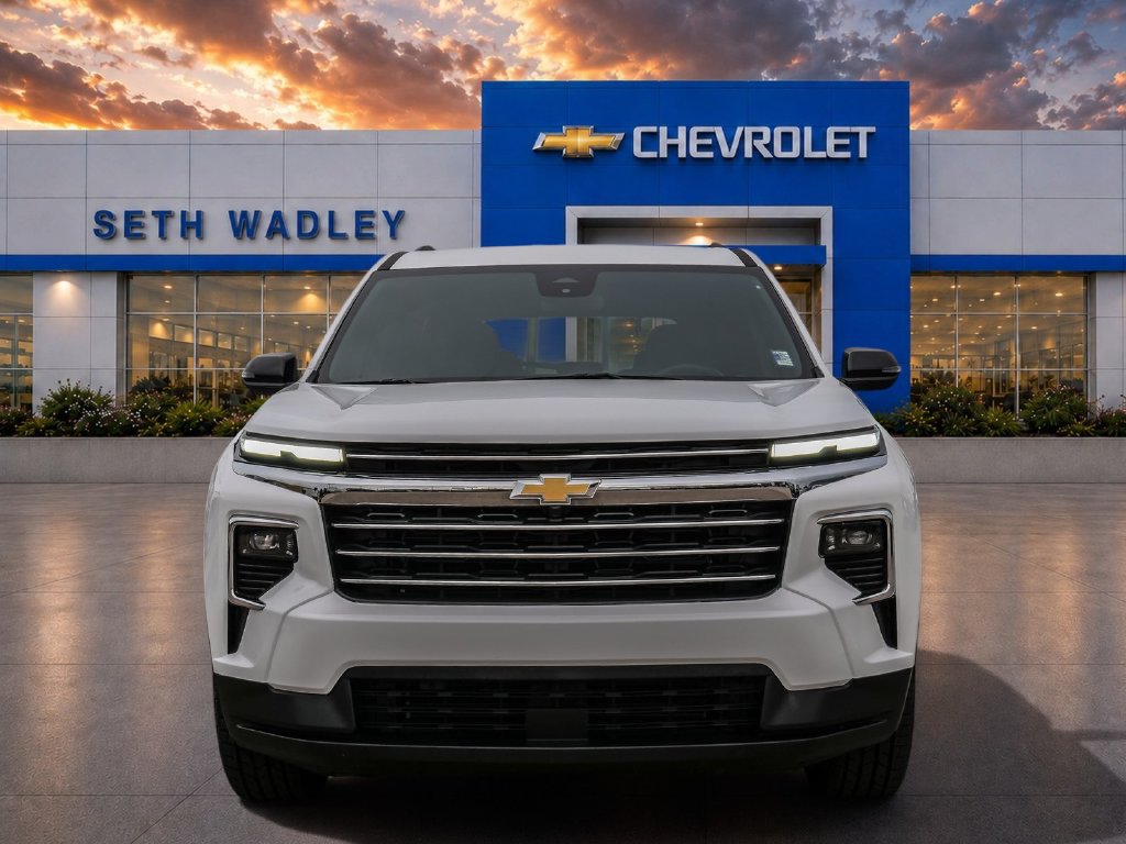 Used 2025 Chevrolet Traverse LT FWD image 2