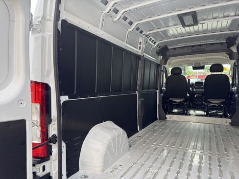 Used 2026 RAM ProMaster 2500 w/ Convenience Group FWD image 8