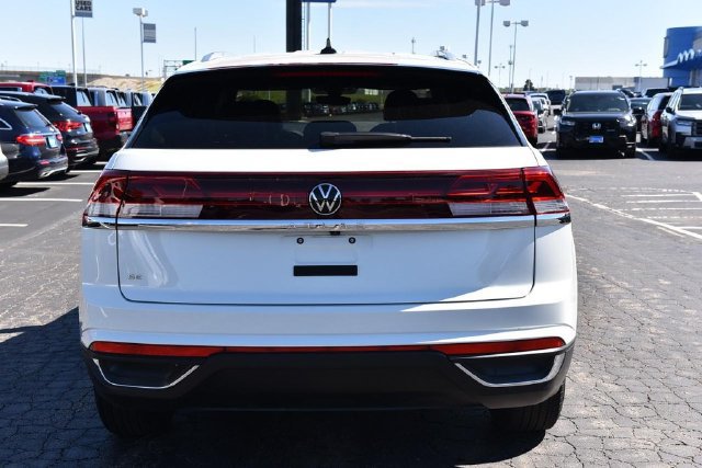 Used 2024 Volkswagen Atlas Cross Sport SE FWD image 6