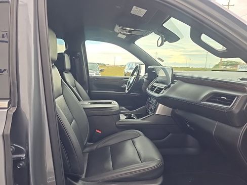 Used 2022 Chevrolet Suburban LT image 29