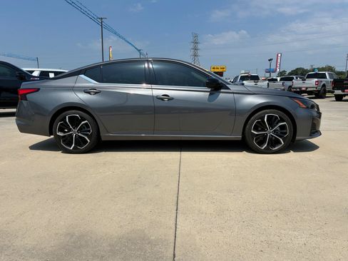 Used 2024 Nissan Altima 2.5 SR FWD image 5
