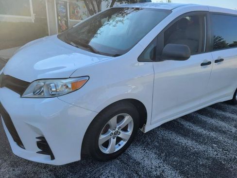 Used 2020 Toyota Sienna L FWD image 9
