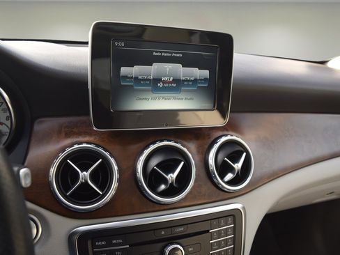 Used 2016 Mercedes-Benz GLA 250 4MATIC image 14
