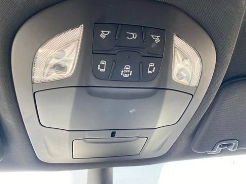 Used 2025 Chrysler Pacifica Select FWD image 24