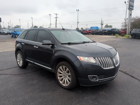 Used 2013 Lincoln MKX AWD image 3